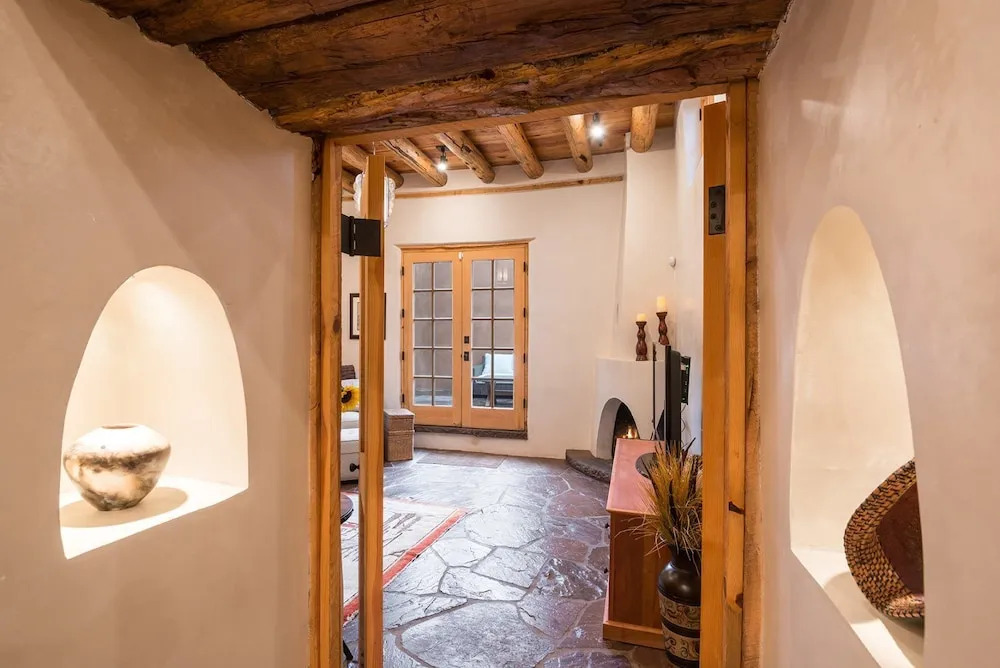 Corazon - Historic Luxury, Just Blocks to the Plaza, Excellent Outdoor Space