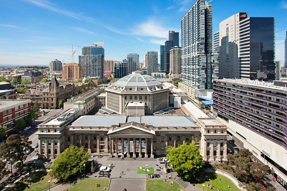Holistay at Melbourne Central Apartment