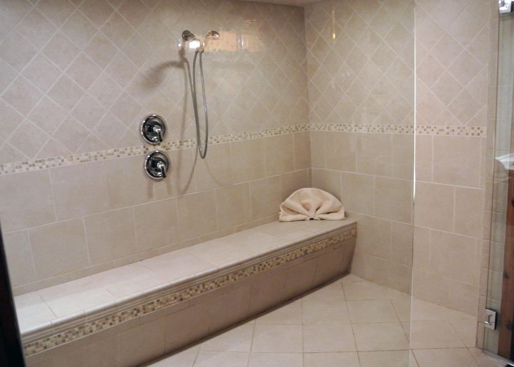 Sybaris Pool Suites Indianapolis