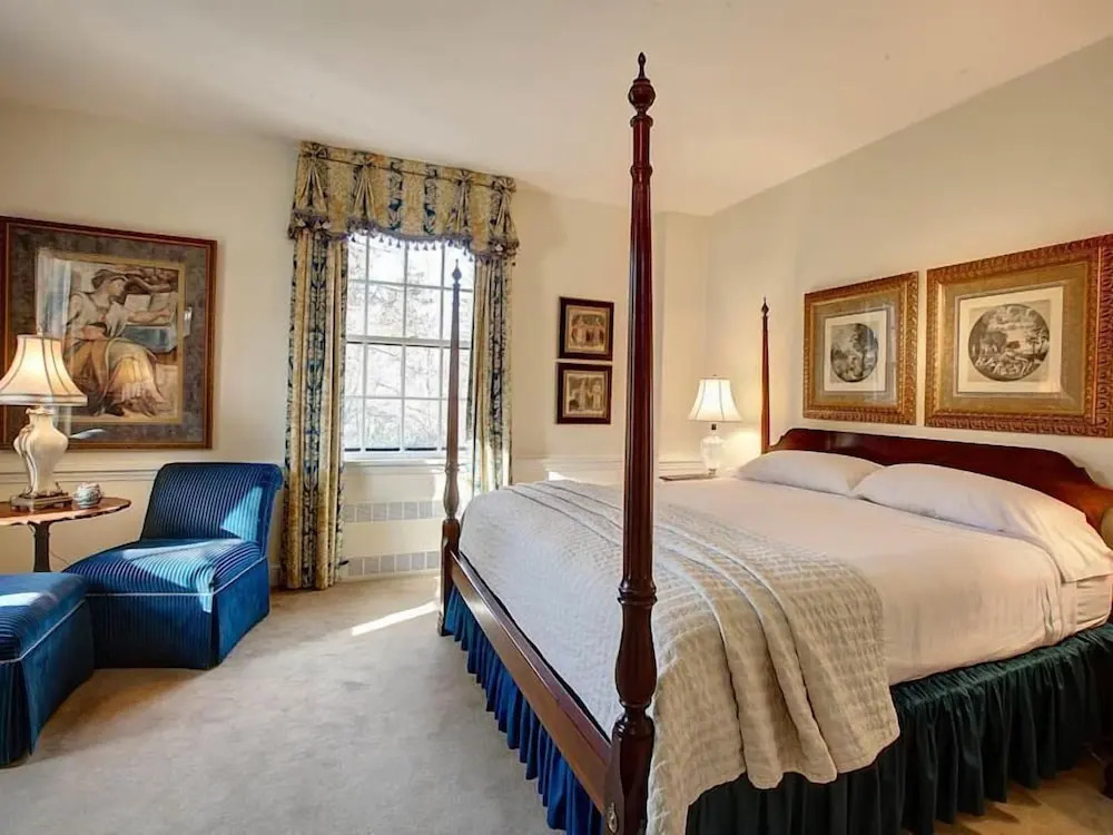 Geneva On The Lake Boutique Resort Hotel