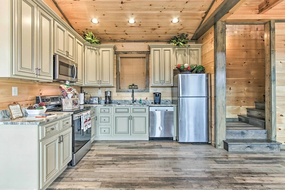 Smoky Mountain Hideaway w/ Hot Tub, Deck & Views!
