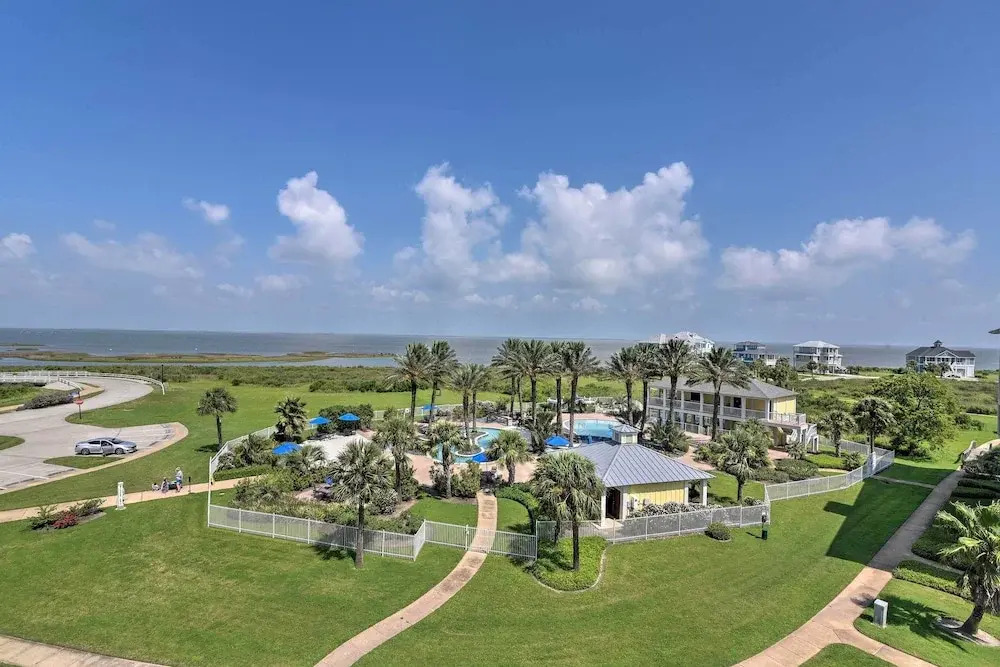 'seas The Day:' Home w/ Pool Access in Galveston