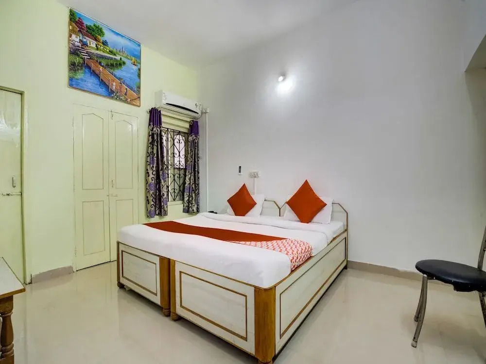 Executives Palace by OYO Rooms