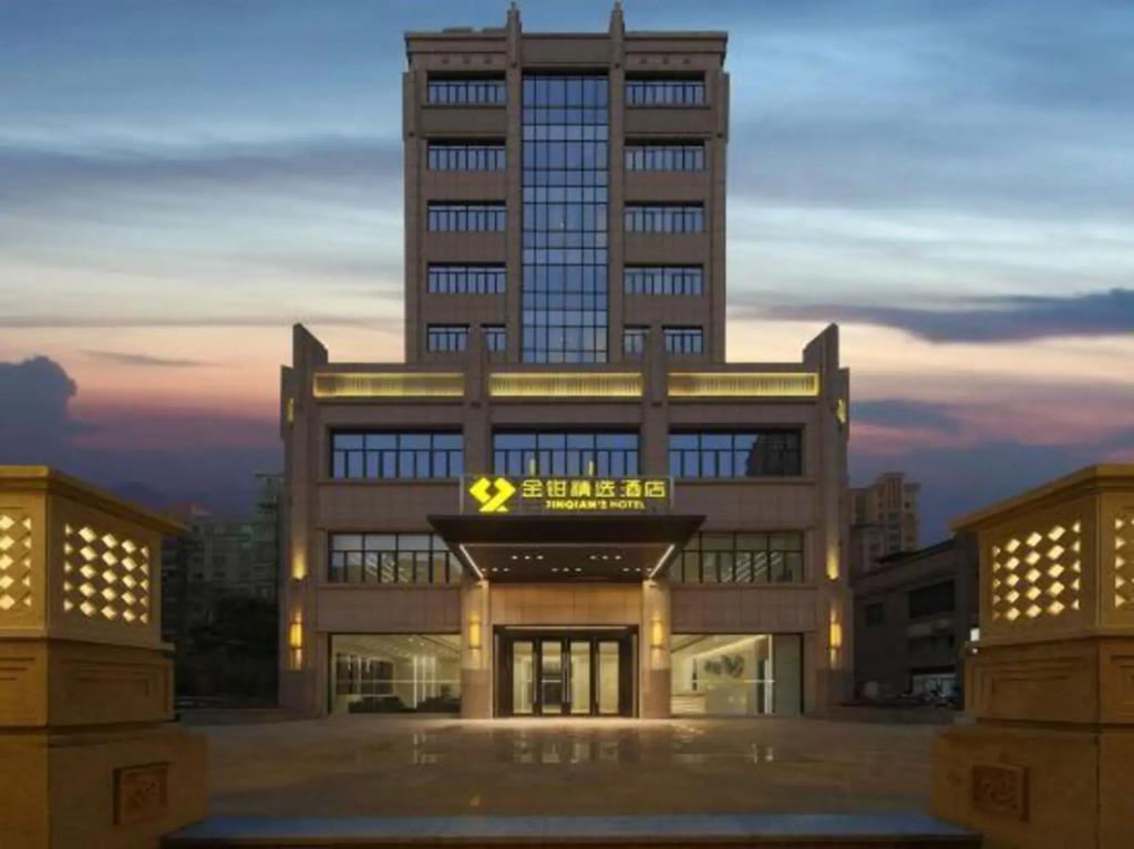 Golden Claw Hotel
