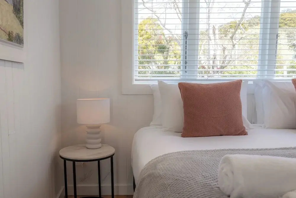 Tahatai Cottage with Spa Pool - Oneroa