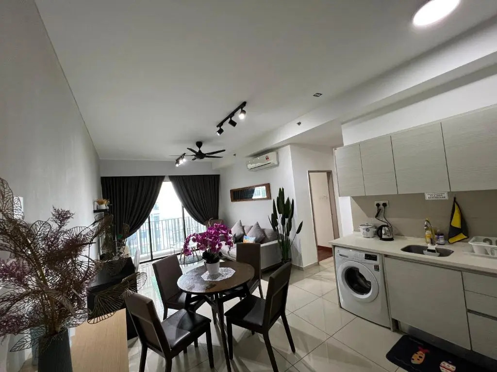 DGunduls Homestay Family Suite 2R 2B by DGH I-CITY