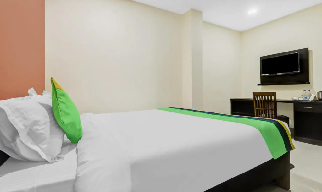 Capital O 9671 Hotel Rudraksh Inn