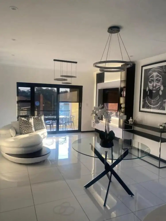 Lovely 2 Bedroom Apartment Near Monte Casino