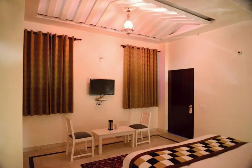 Hotel DVL INN- Near Jalmahal Jaipur