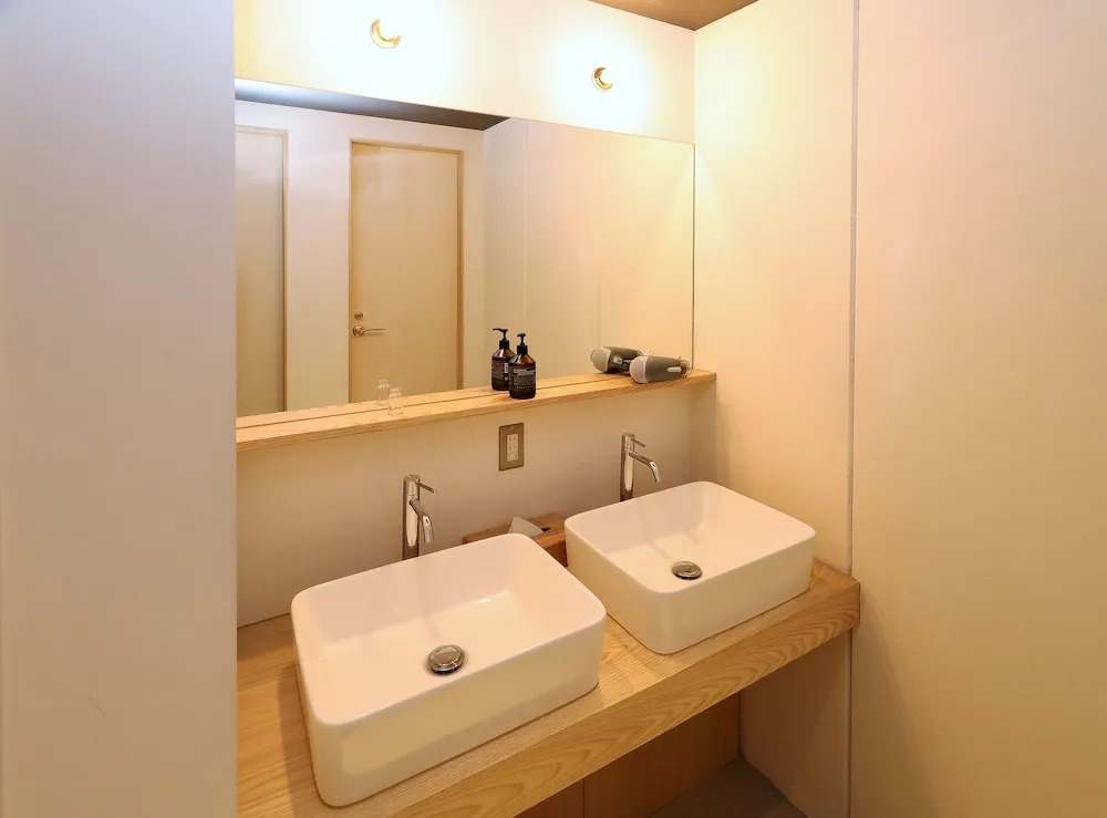 AET & o3 HOTEL