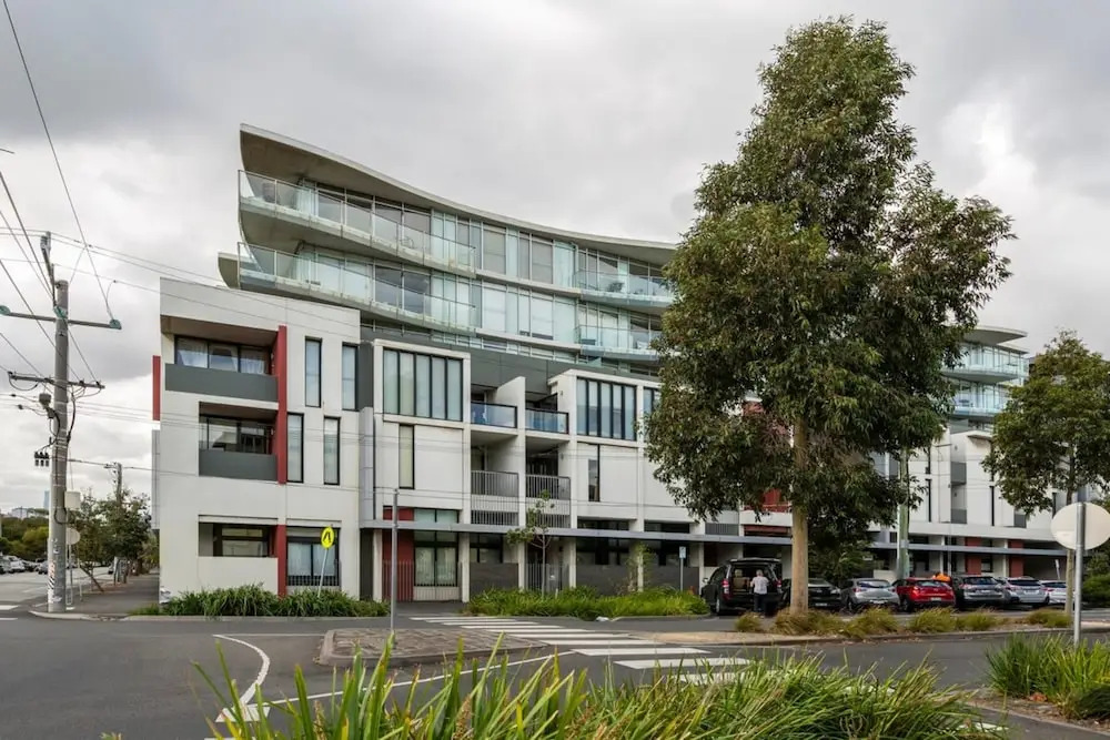 Stunning View 2-bed in Port Melbourne w/ Parking