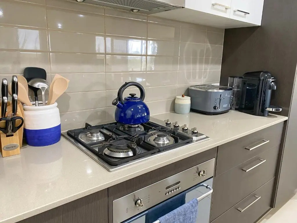 Luxury 3BR Hot Spring Retreat with KING Bed - Metung