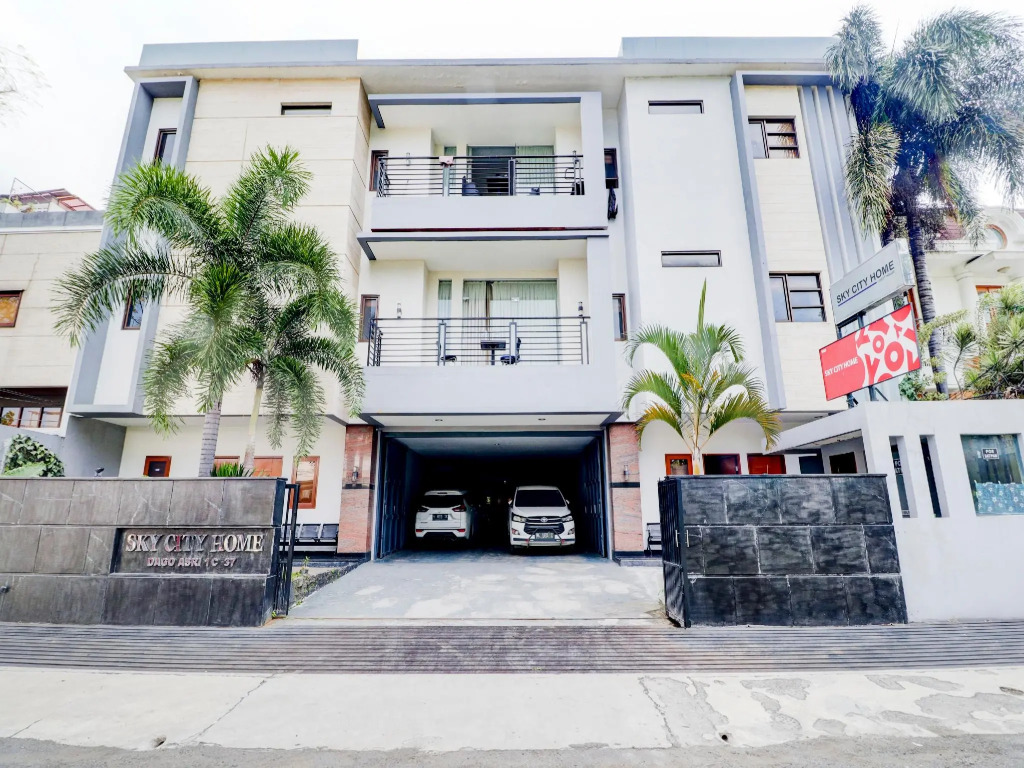 OYO Flagship 90641 Sky City Home