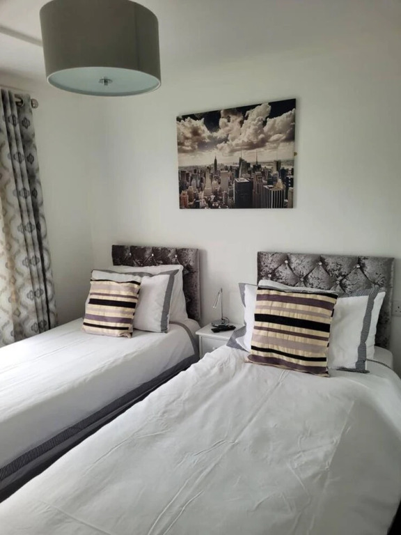 Captivating 2-bed Bungalow in Oulton Broad
