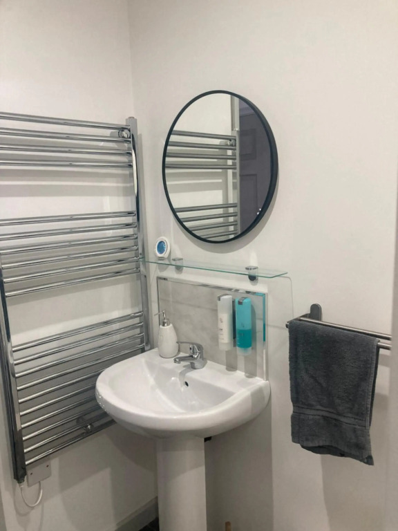 Spacious 2 Bed apartment - Sleeps 6 - Burnham Village