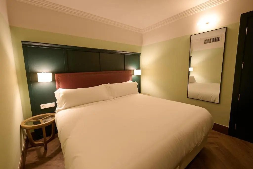 Honest Granada Hotel