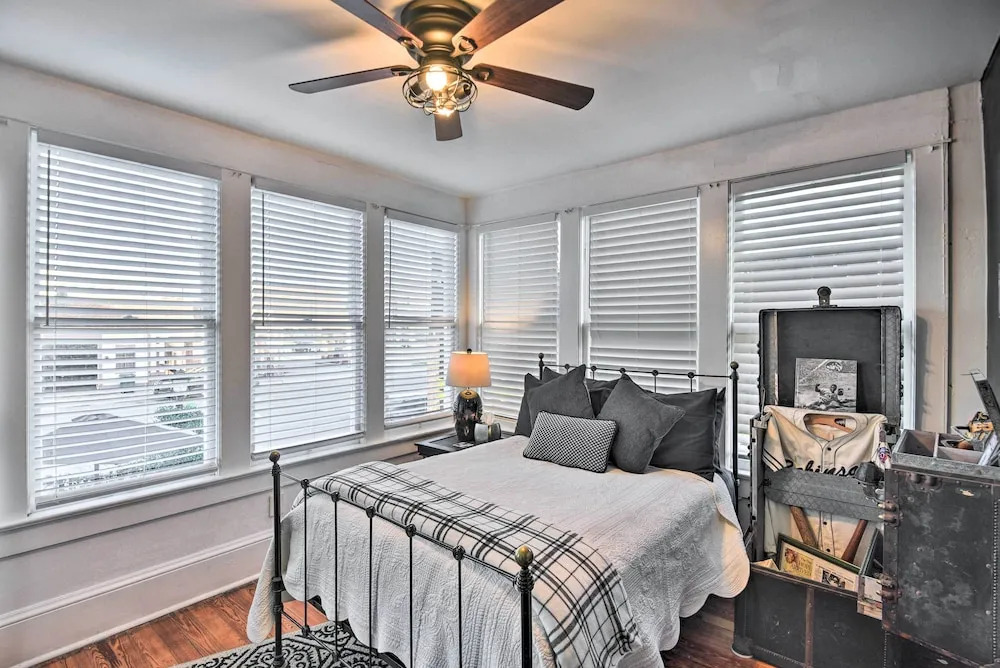 Historic Renovated Home < 2 Mi to Beach & Pier!