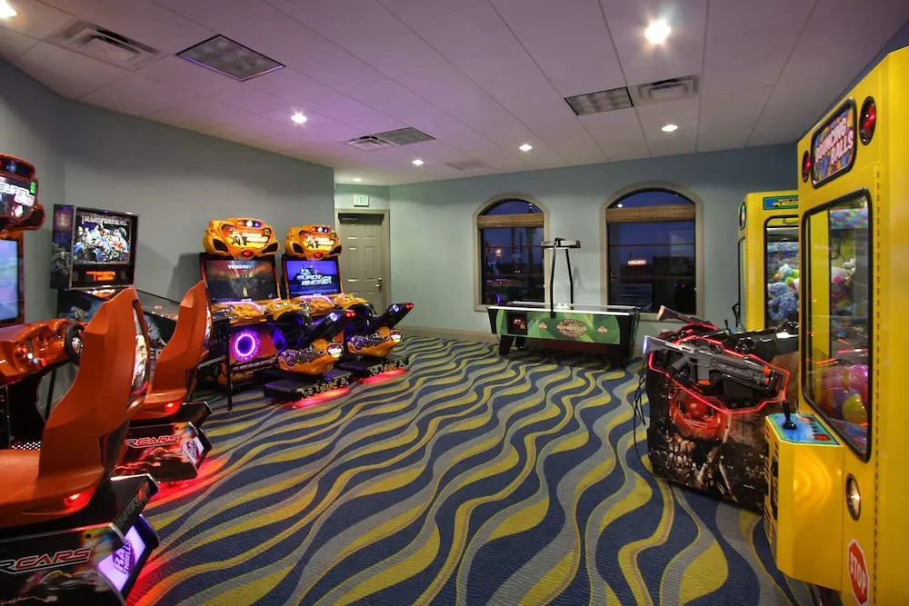 Luxury 5Bed Home with Pool and Game Room