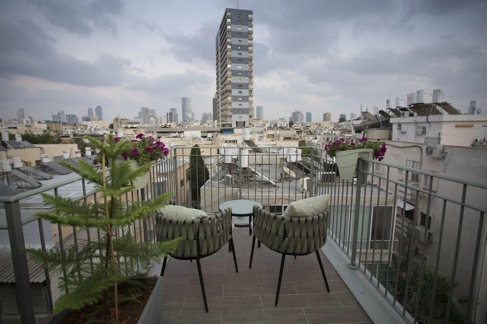 Emilia TLV