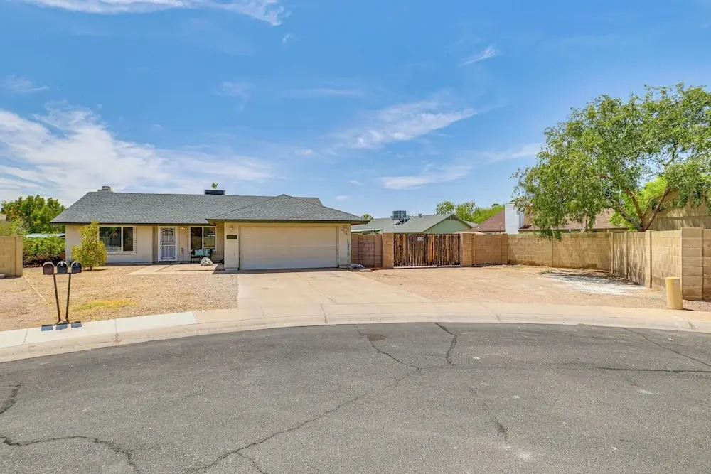 Welcoming Group Getaway w/ Pool & Patio in Peoria!