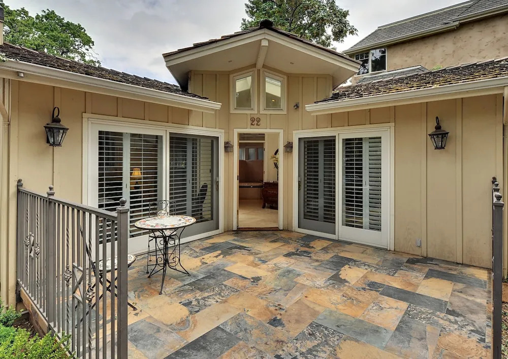 Saratoga Oaks Lodge