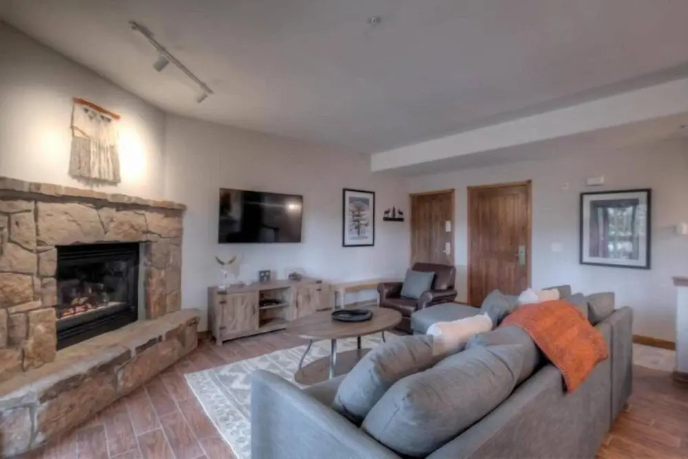 Snowflake Lift Neighborhood - 3 Bedroom Condo - 1 Block to Lift!