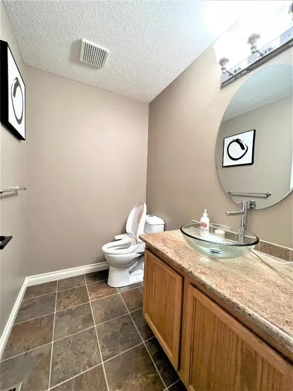 Cozy Single House w/ huge back yard - 4B2.5B