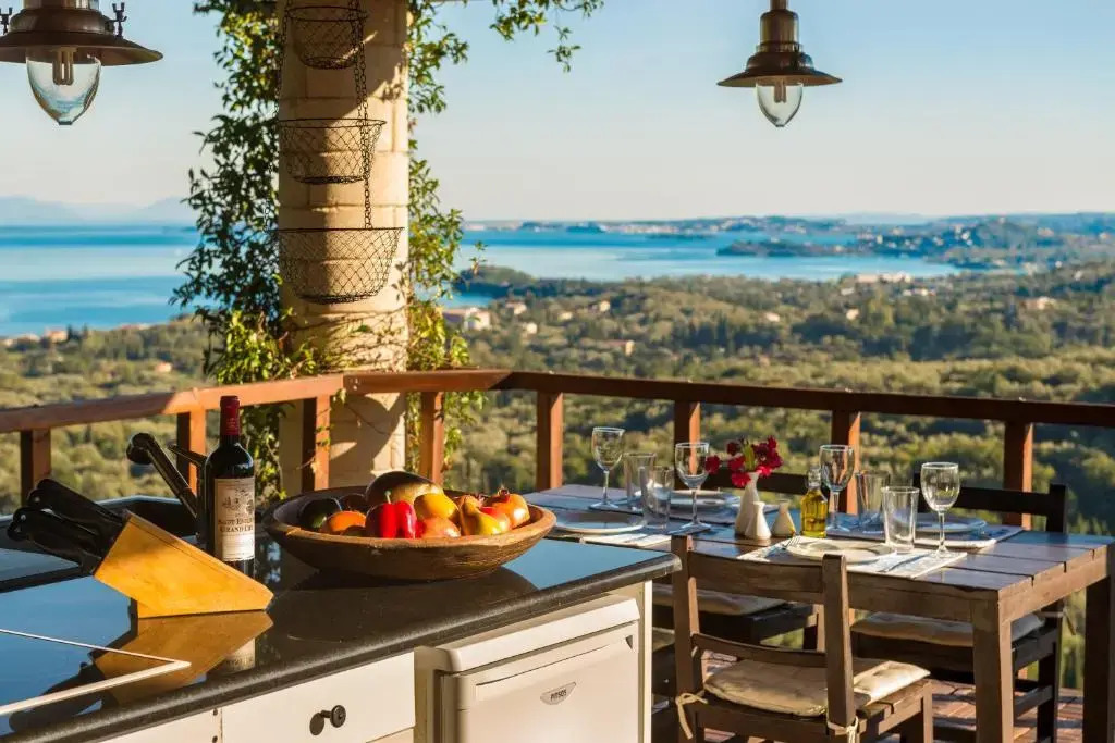 Idyllic Open Air 2BD Villa with Beachview