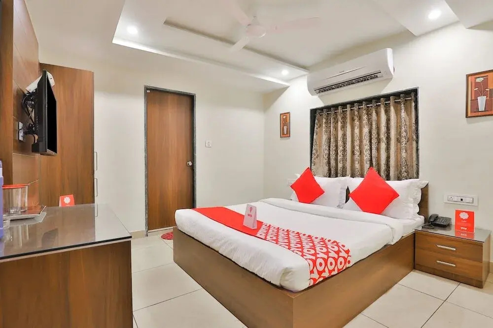 Hotel Moris Banquets by OYO Rooms