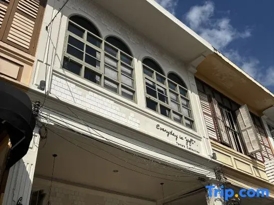 Village 40 Phuket Old Town