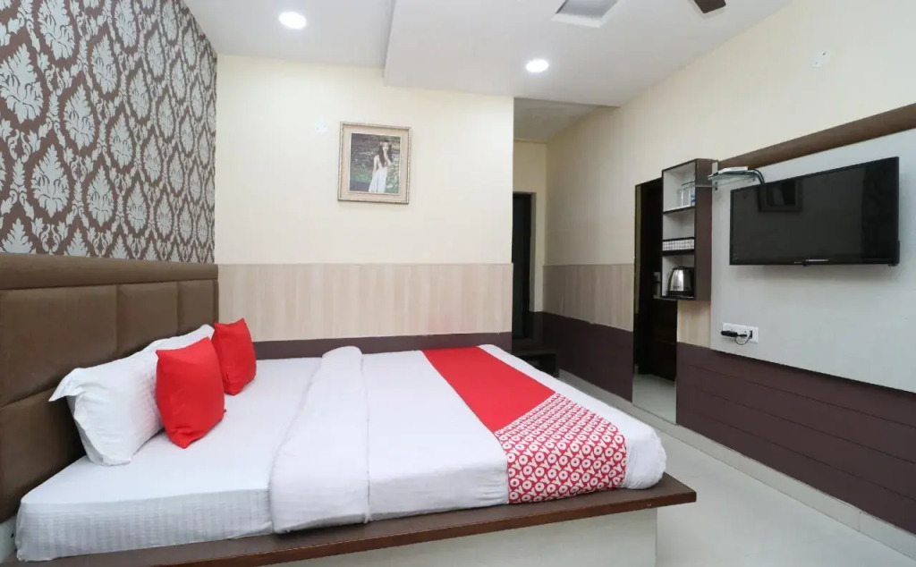 Hotel V2v by OYO Rooms