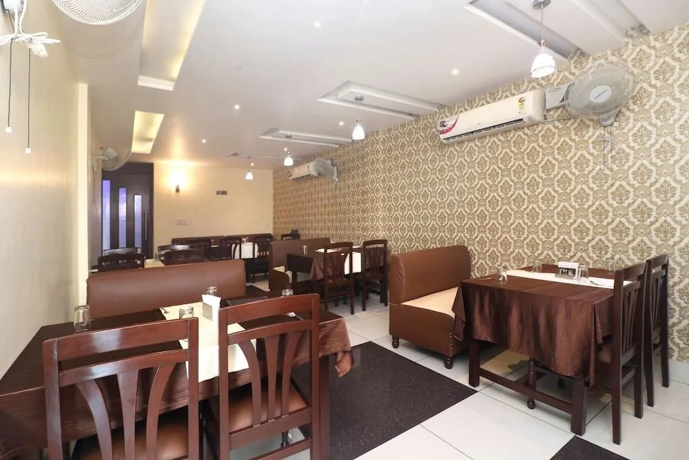 OYO 22012 Hotel B1