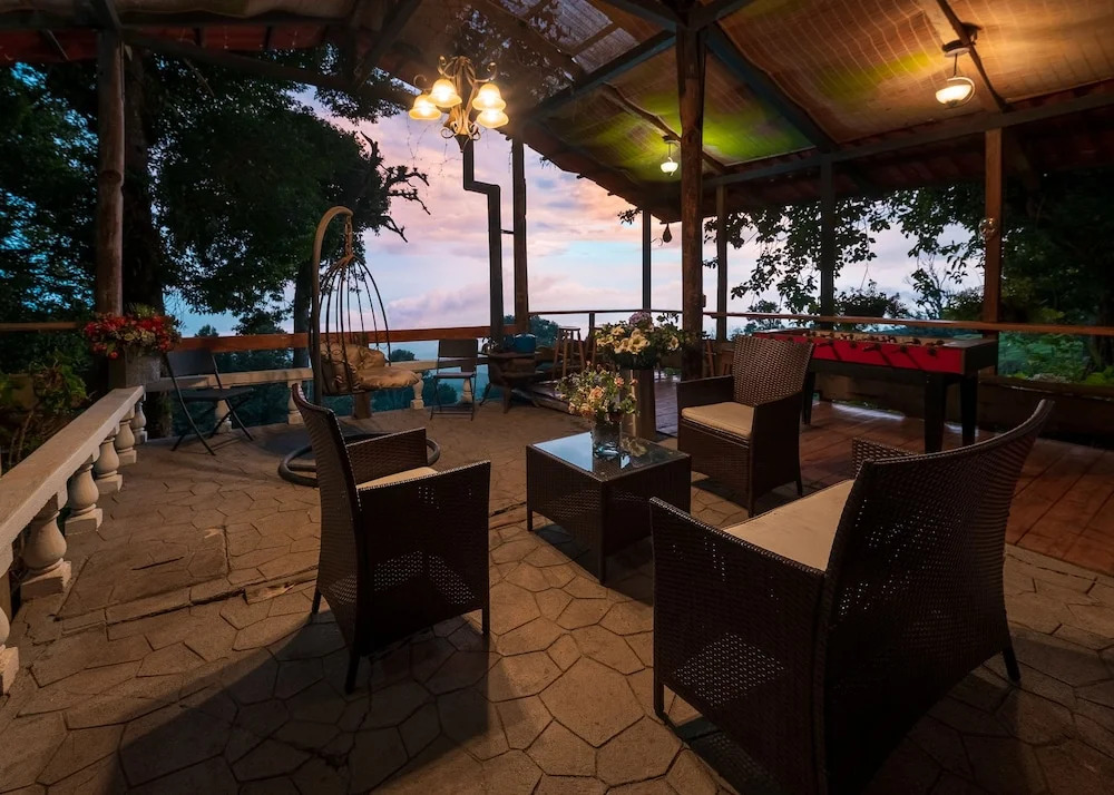 Altura Hotel