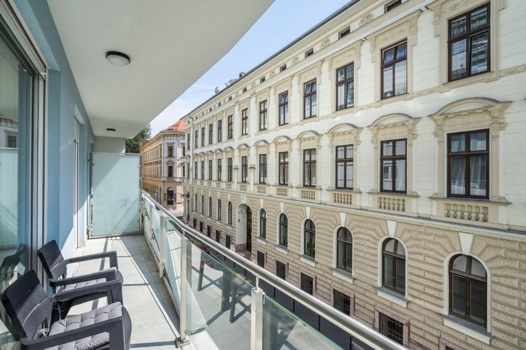 BpR Galactic Empire Home with A/C & balcony