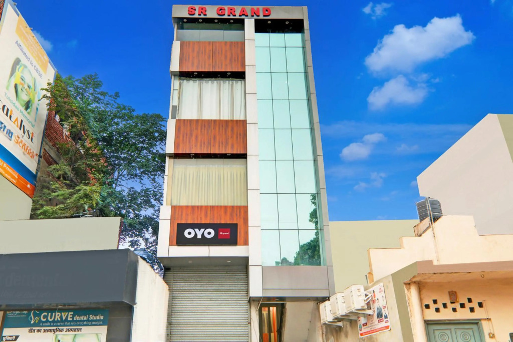 OYO Flagship 70225 Sr Grand