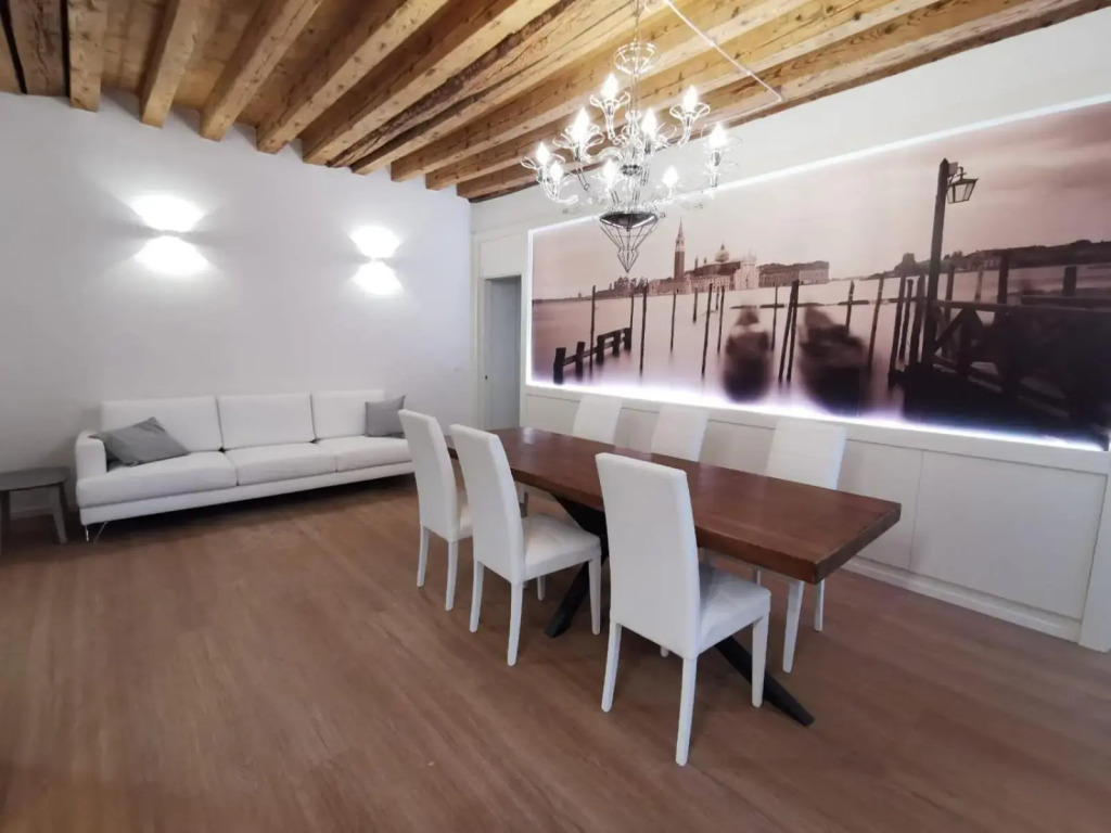 Deluxe 3 Bedrooom Flat in Rialto