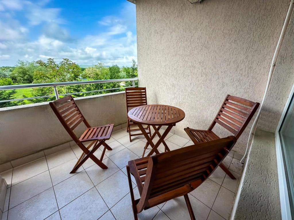 Apartment #1 - Sunshine and Love