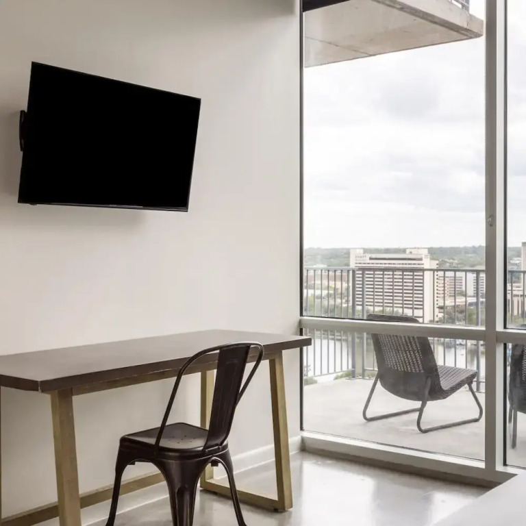 Kasa Spacious 1BD With Private Balcony 2nd Street