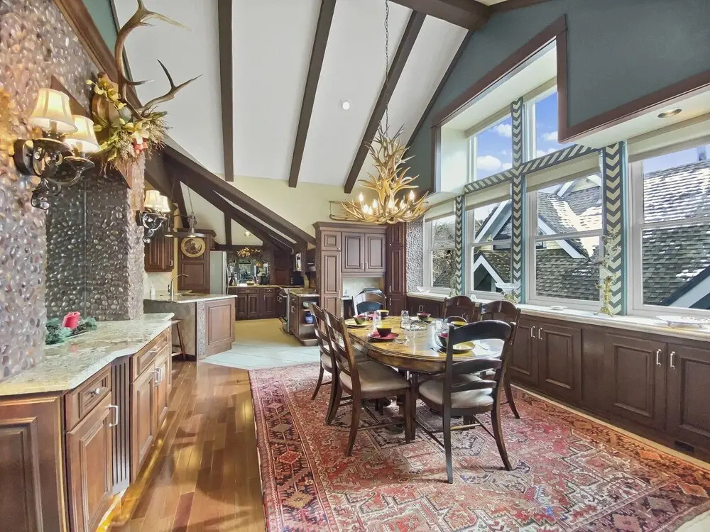 Porcupine Peak 2 Br condo by RedAwning