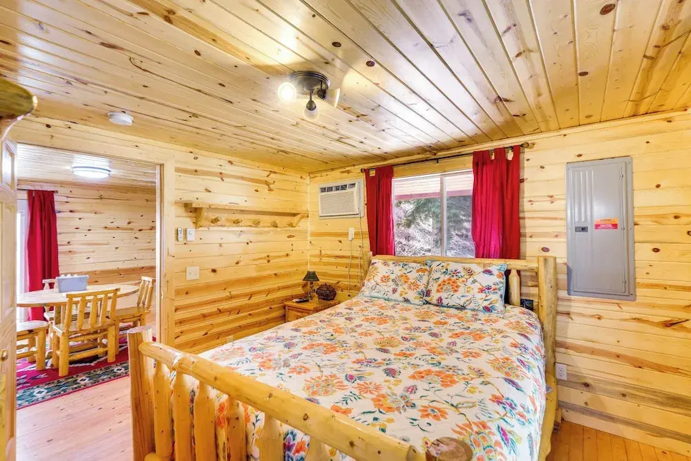 Hike, Unwind & Bring Your Pet: Deadwood Cabin!