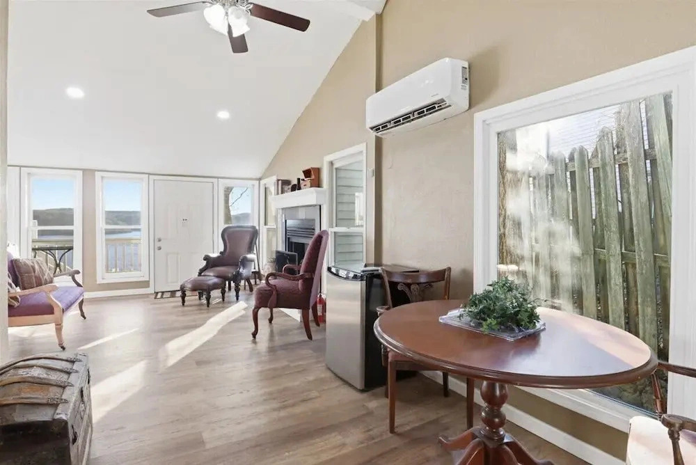 Lakeview Manor With Historic Charm and Serene Waters