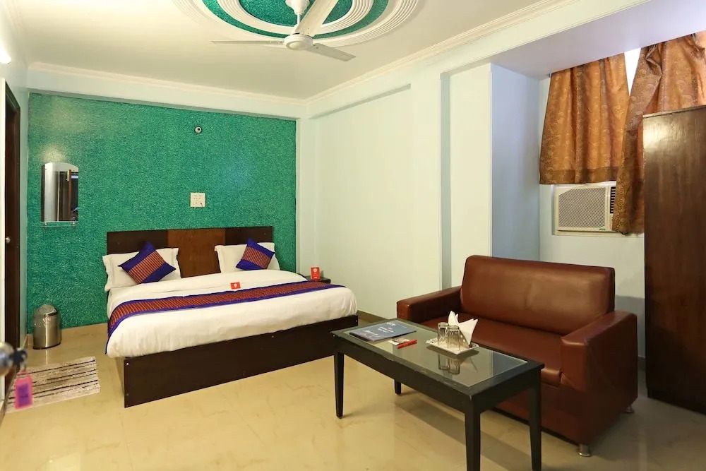 OYO 10048 Hotel Aditya Inn