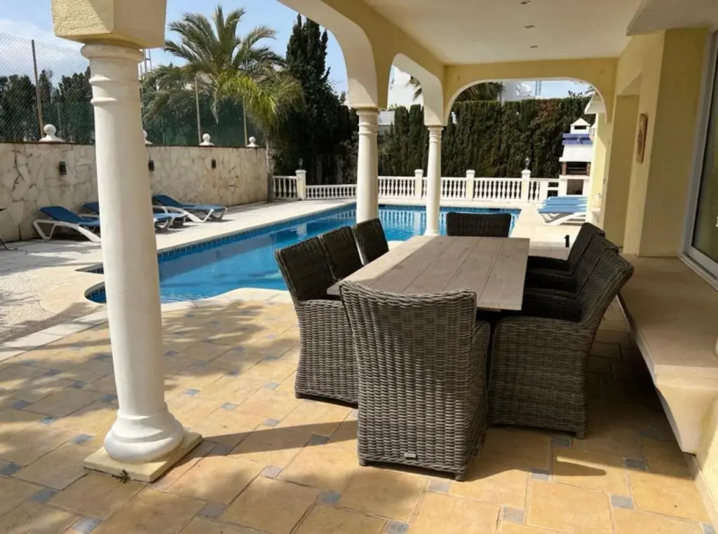 Beautiful villa 30 meters from the beach fantastic sea views
