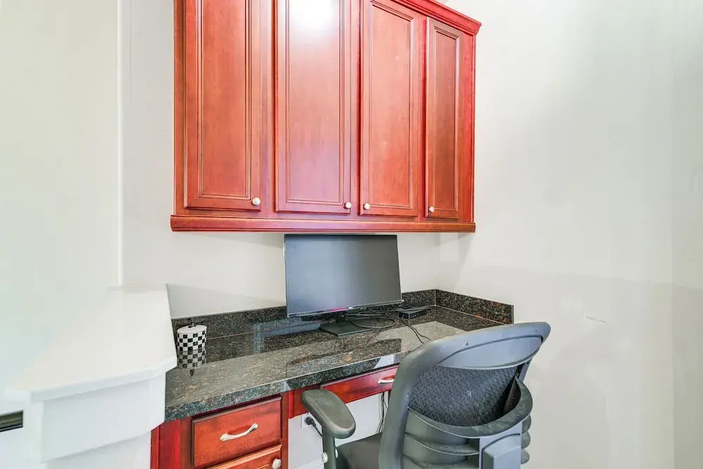 Gated + Private: Dtwn Houston Home 8 Mi to NRG