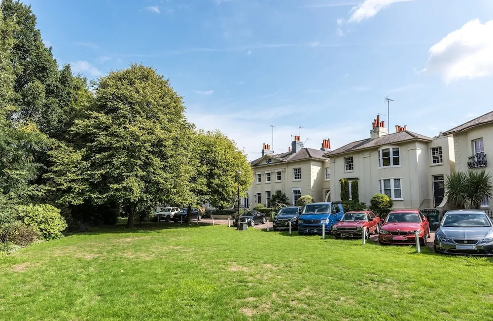 1 Bedroom Apartment Near Central Brighton