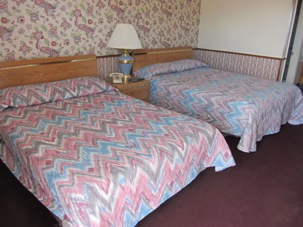 Warrick Plaza Inn