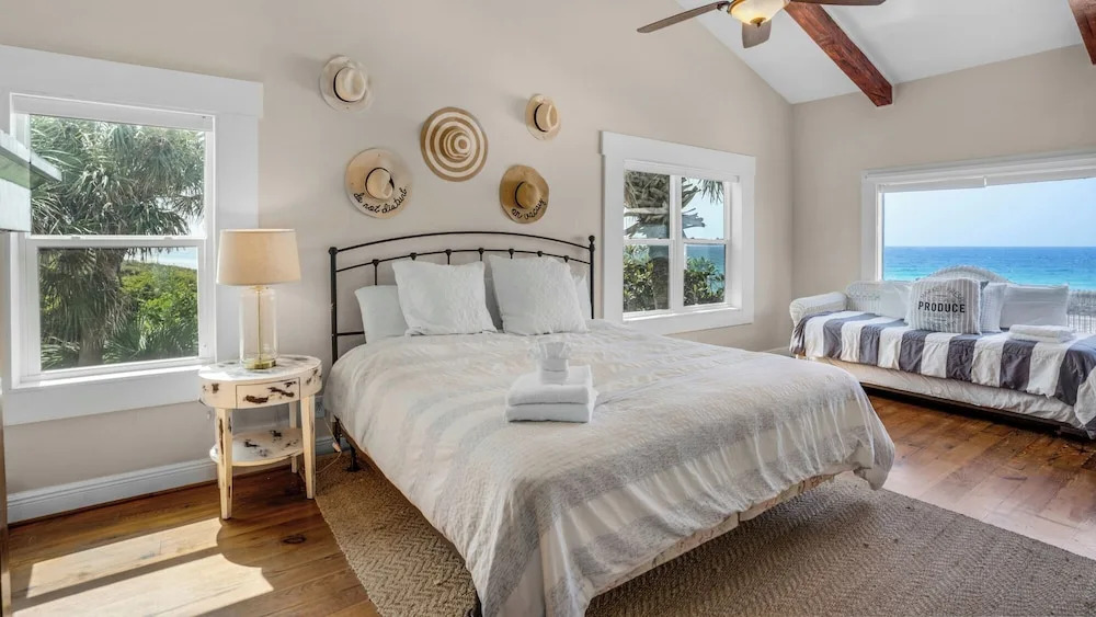 Gulf Front With Private Pool, Sleeps 21, Amazing Decks, Free Beach Setup!