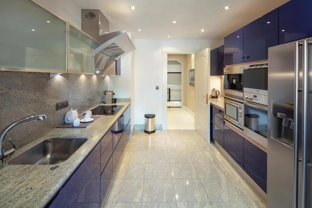 Cubo's Luxury Beach Front Duplex Puerto Banús
