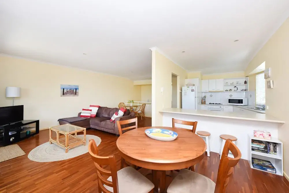 Sunbright 2/5 Petrel Street