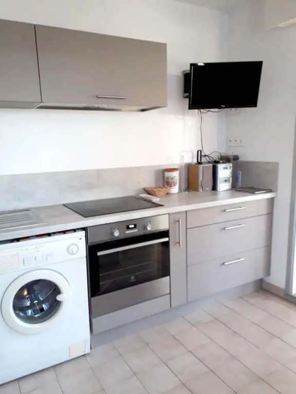 Studio in Sanary-sur-mer, With Wonderful Mountain View and Enclosed Ga